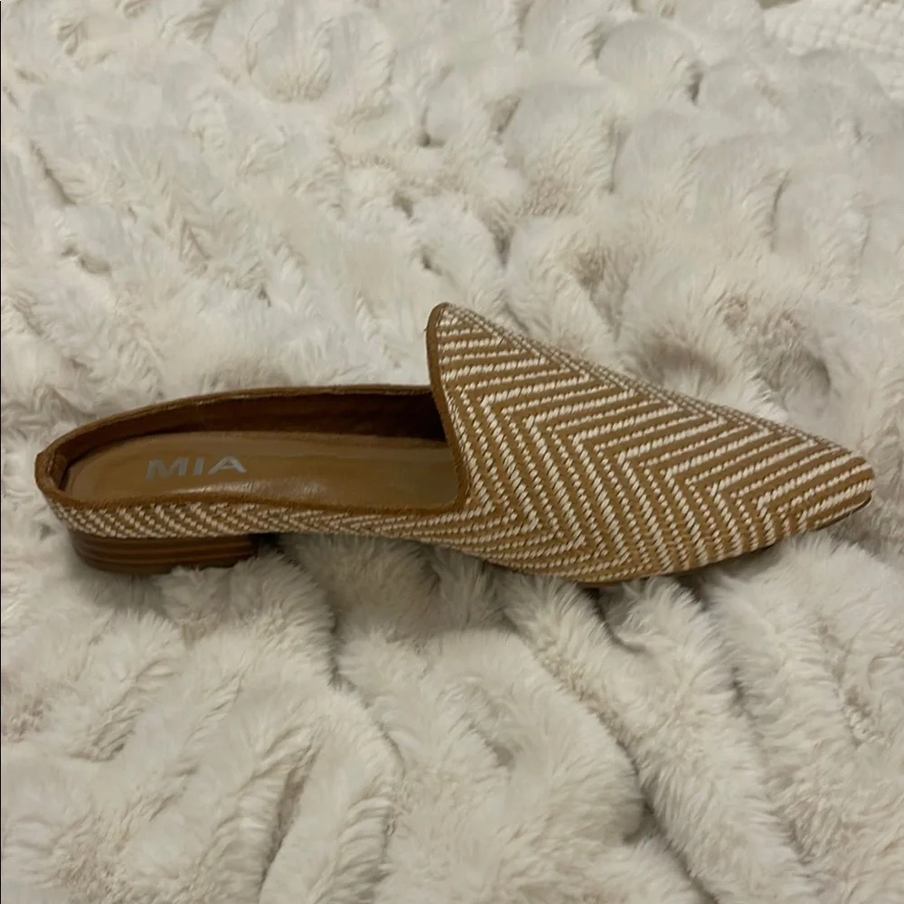 MIA Women's Tan Slip-On Shoes - Size 8 NWOT - Picture 2 of 4